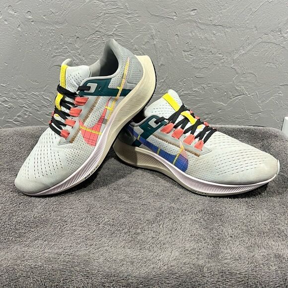 🔥🔥 NIKE Air Zoom Pegasus 38 Premium Running Shoes Blue Pink Women Sz 11 - EUC - Picture 1 of 12